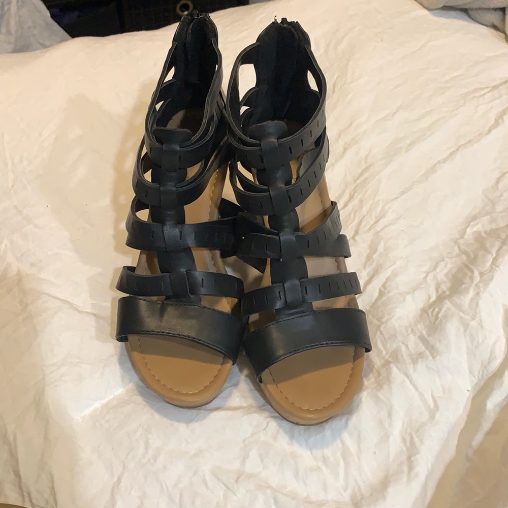 American Eagle black wedges